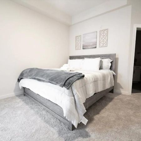Luxury Apartment Wifi, Gym, Pool, Shops & Food! Unit 329 シャーロット エクステリア 写真