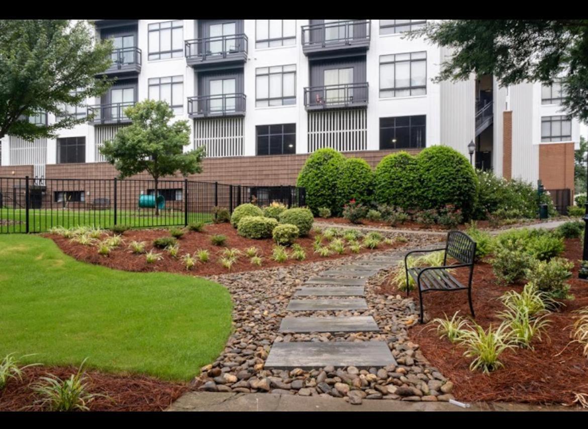 Luxury Apartment Wifi, Gym, Pool, Shops & Food! Unit 329 シャーロット エクステリア 写真