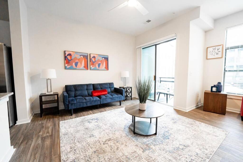 Luxury Apartment Wifi, Gym, Pool, Shops & Food! Unit 329 シャーロット エクステリア 写真