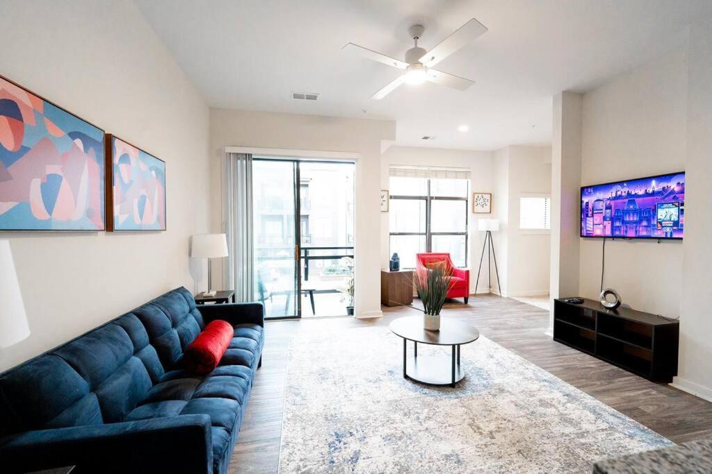 Luxury Apartment Wifi, Gym, Pool, Shops & Food! Unit 329 シャーロット エクステリア 写真